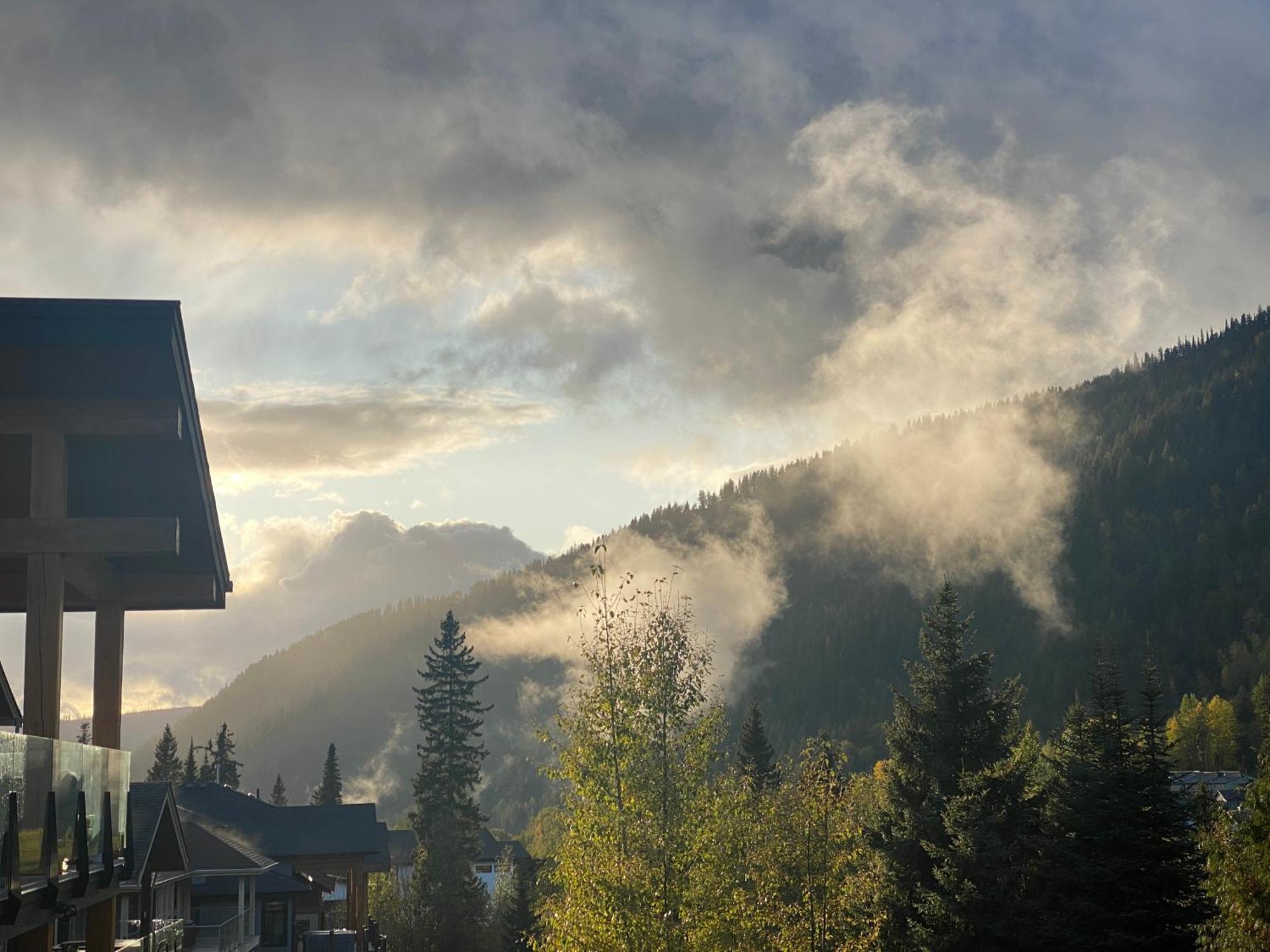 Morrisey Chalet At Sun Peaks Eksteriør billede