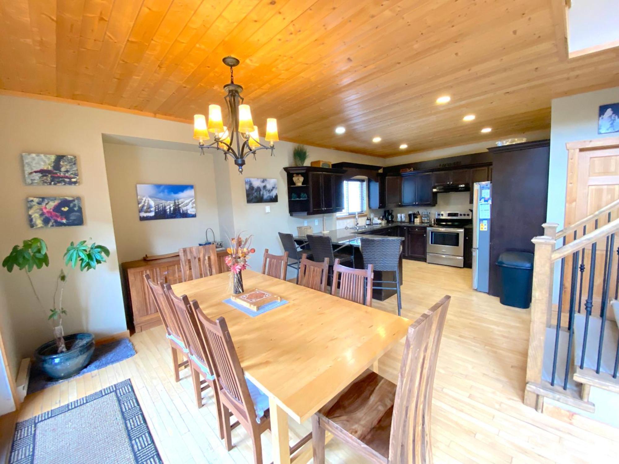 Morrisey Chalet At Sun Peaks Eksteriør billede